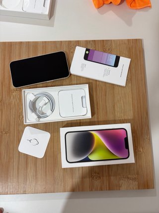 iPhone 14 Blanco + cable + fundas