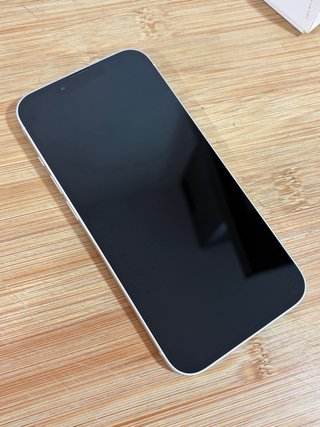 iPhone 14 Blanco + cable + fundas