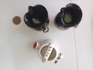 3 Jarroncitos con ganchos para colgar.