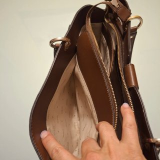 Bolso Guess Marrón y Dorado