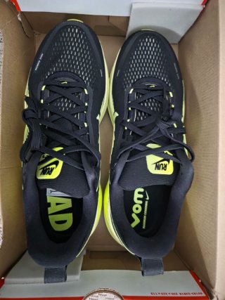 Nike Vomero 18 Negro y Verde