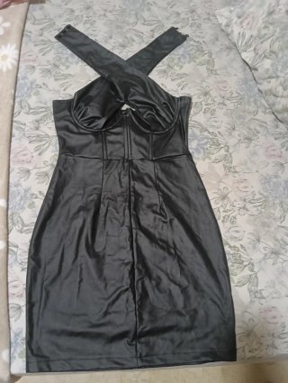 Vestido negro cruzado de espalda al aire