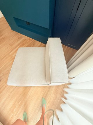 Sillón moderno beige y gris