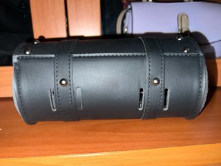 Mochila para moto con remaches