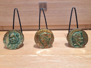 Perchas monedas anticuas