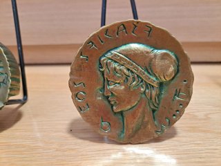 Perchas monedas anticuas