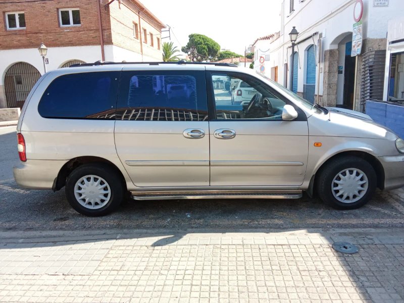 KIA Carnival 2001 - foto 1