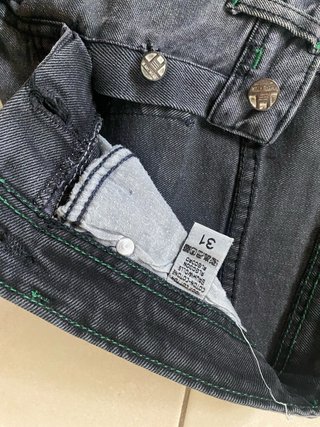 Pantalones cortos chico con parches y cremalleras