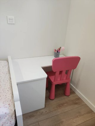Cama infantil diseño cn colchón, baúl y escritorio