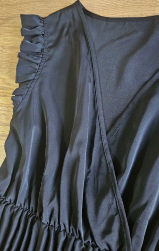 Vestido largo plisado negro y verde
