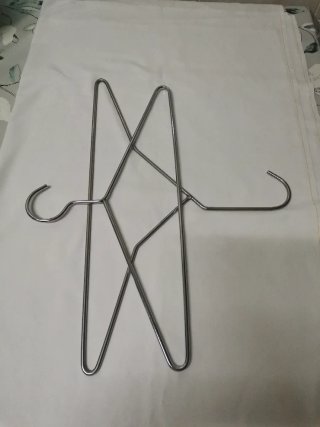 Percha metálica traje buceo