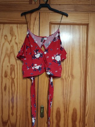 Top rojo estampado floral