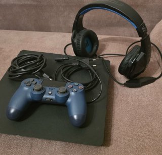 PS4 1TB con Mando y Auriculares