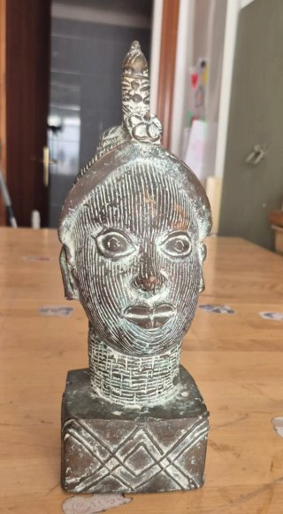 Escultura de bronce antigua
