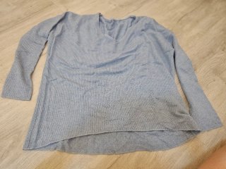 Camiseta azul de manga larga