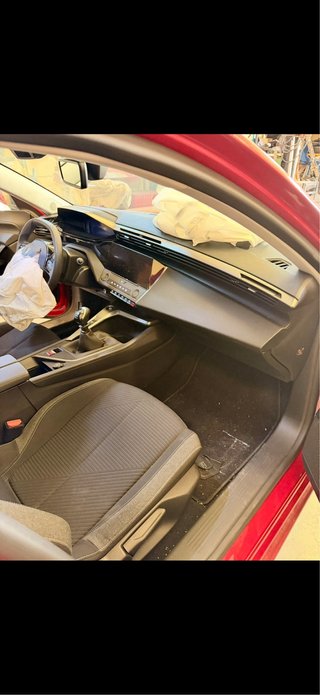 Peugeot 308 1.2 gasolina 2023 con golpe