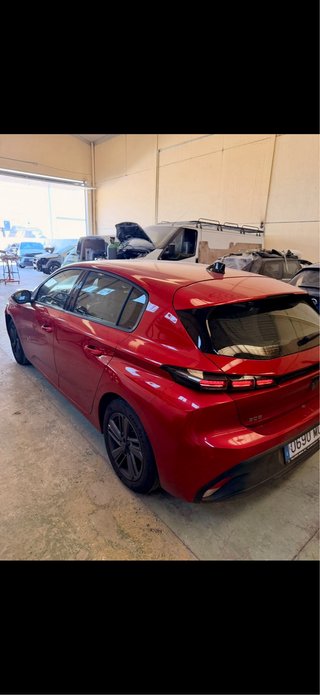Peugeot 308 1.2 gasolina 2023 con golpe