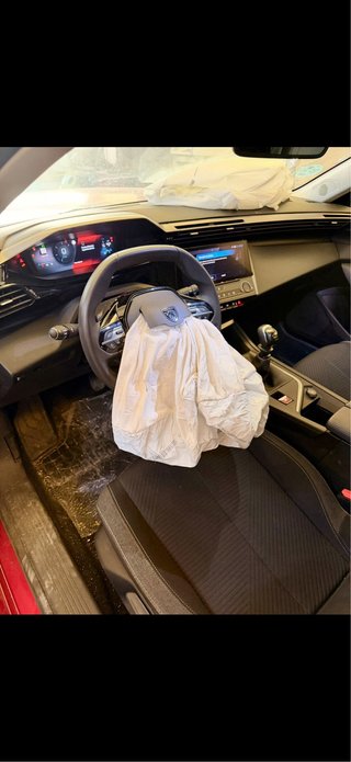 Peugeot 308 1.2 gasolina 2023 con golpe