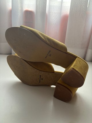 Sandalia Mule ante color mostaza-Talla 39