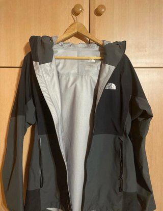 The North Face Abrigo Negro y Gris