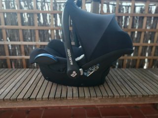 Maxi-Cosi Cabrio Fix Essen Black