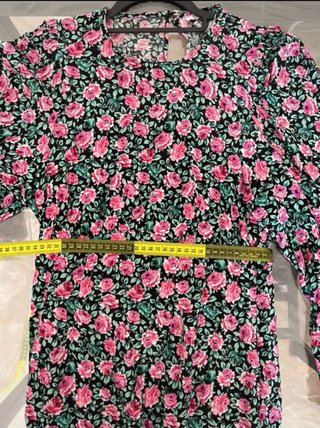 Vestido floral negro y rosa