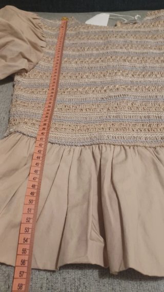 Blusa Zara Beige con Mangas Abullonadas