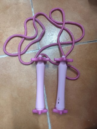 Comba rosa con estrellas y música
