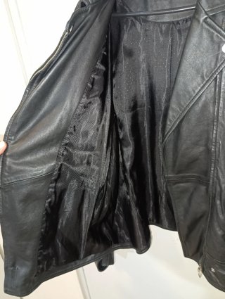 Chaqueta de cuero negra Violeta