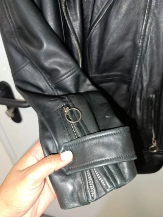 Chaqueta de cuero negra Violeta