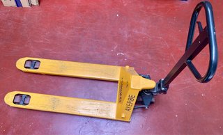 Traspaleta Manual AYERBE 2.500 kg