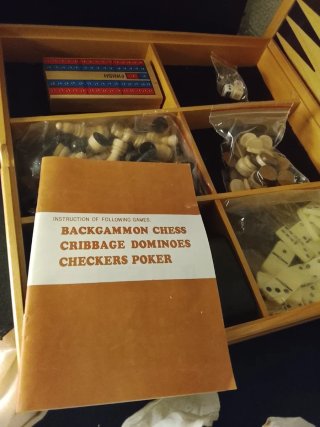 Juego de mesa varios: Ajedrez,damas, dominó, etc