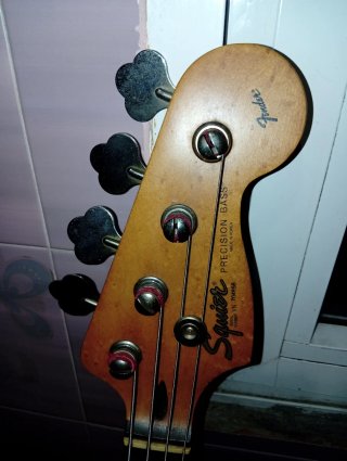 Bajo Eléctrico Squier Precision Bass
