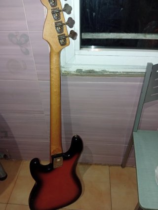 Bajo Eléctrico Squier Precision Bass