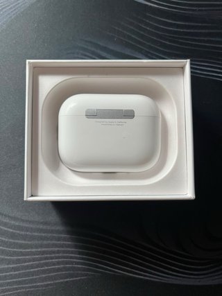 AirPods Pro 3 con custodia di ricarica