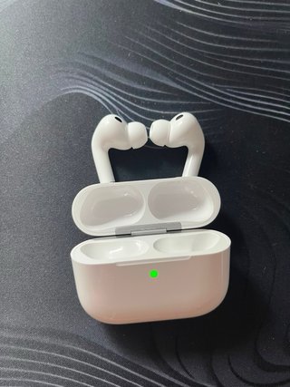 AirPods Pro 3 con custodia di ricarica