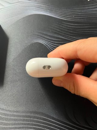 AirPods Pro 3 con custodia di ricarica