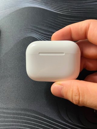 AirPods Pro 3 con custodia di ricarica