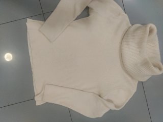 Jersey lana cuello alto marfil