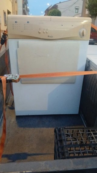 Secadora Whirlpool disponible nevera