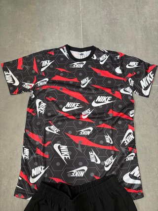 Conjunto Nike Camiseta y Pantalón Corto