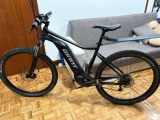 Bicicleta Eléctrica Giant Negra