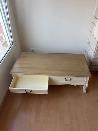 Mesa de centro de madera estilo clásico
