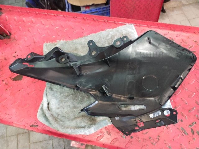 Tapa,carenado izquierdo delantero Yamaha Tmax 560