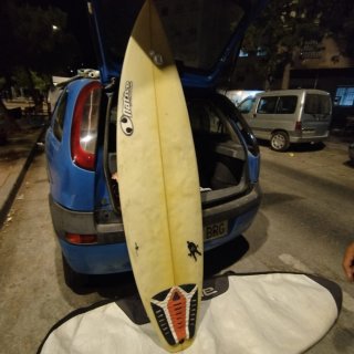 Tabla Surf con su funda Dakine