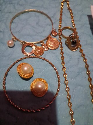 Set di gioielli dorati