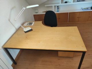 Mesa de escritorio angular madera y metal