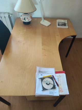 Mesa de escritorio angular madera y metal