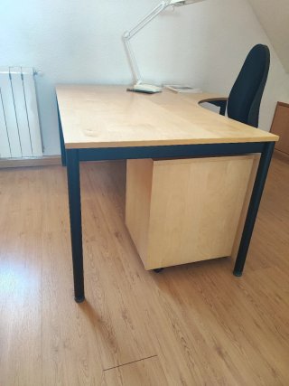 Mesa de escritorio angular madera y metal