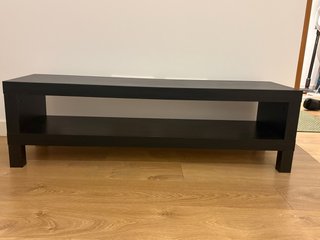 Mesa TV negra de madera